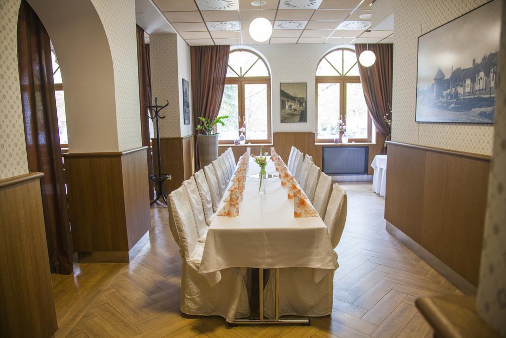 Hotel Eminent Zlaté Moravce Εξωτερικό φωτογραφία