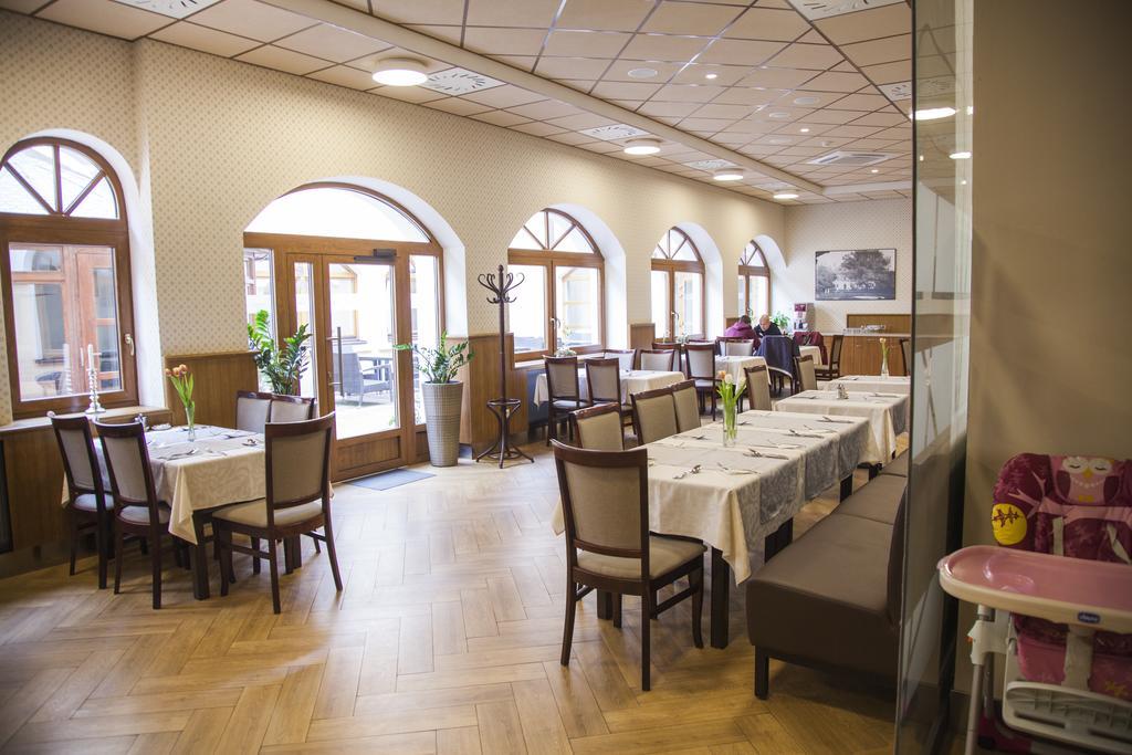 Hotel Eminent Zlaté Moravce Εξωτερικό φωτογραφία
