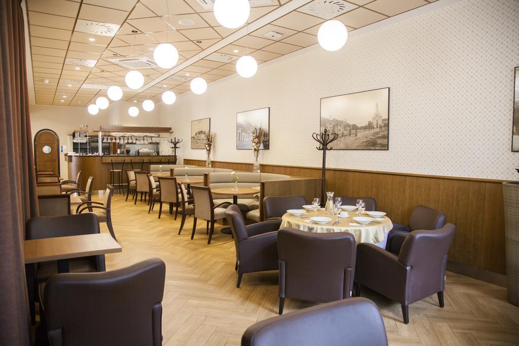 Hotel Eminent Zlaté Moravce Εξωτερικό φωτογραφία