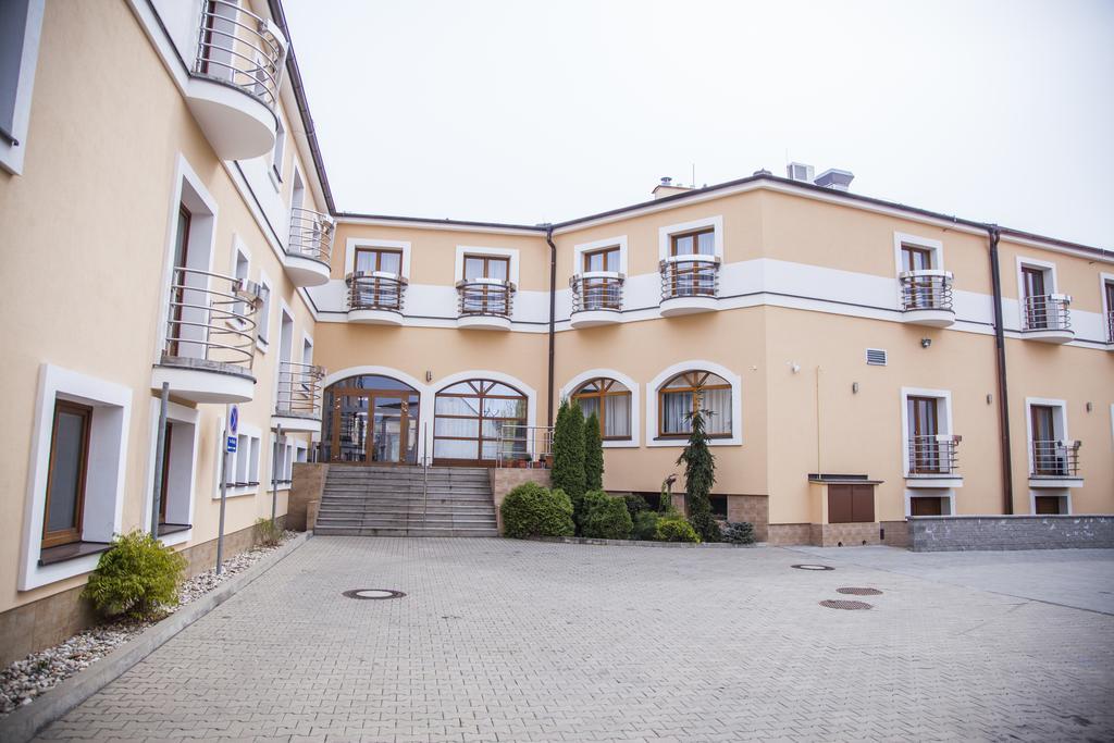 Hotel Eminent Zlaté Moravce Εξωτερικό φωτογραφία