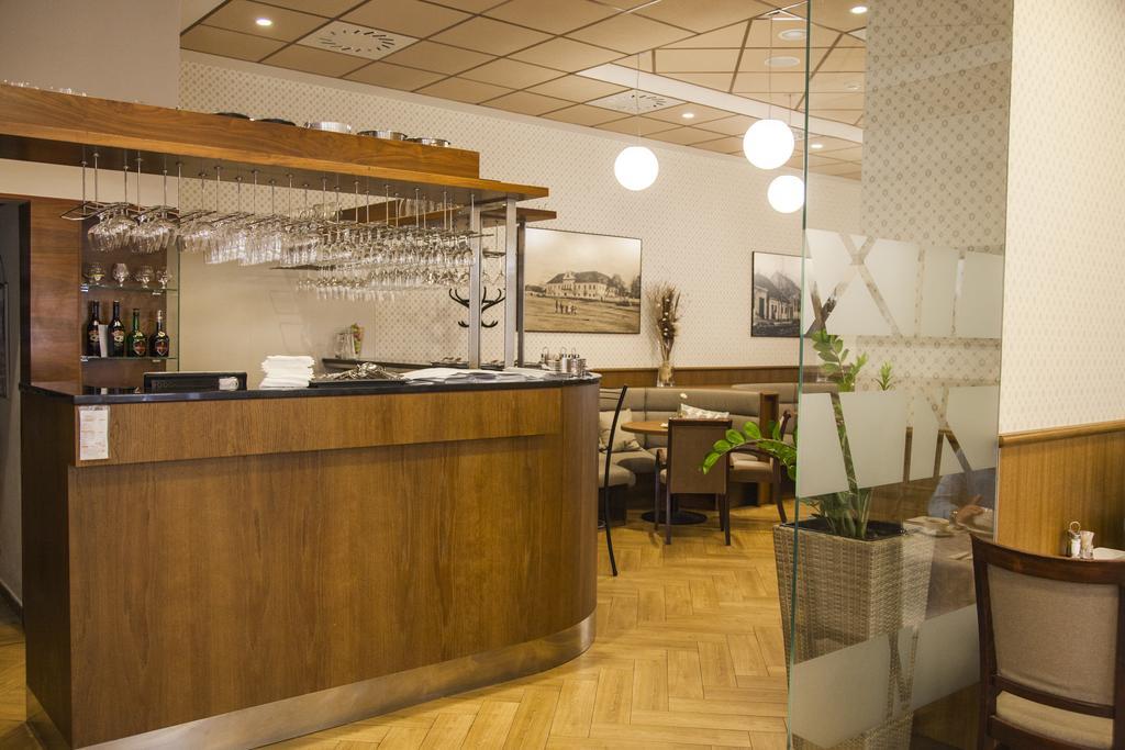 Hotel Eminent Zlaté Moravce Εξωτερικό φωτογραφία